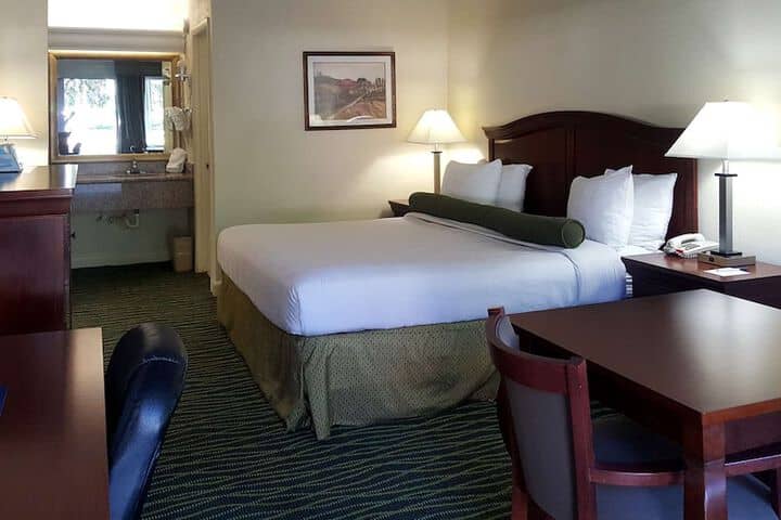 Room 11 of 27