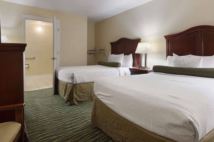 Room 10 of 27